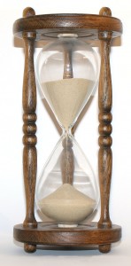 800px-Wooden_hourglass_3